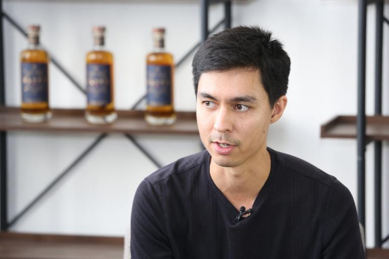 创业年代:靠电脑不靠木桶产酒，年轻人靠新技术冲击酒业